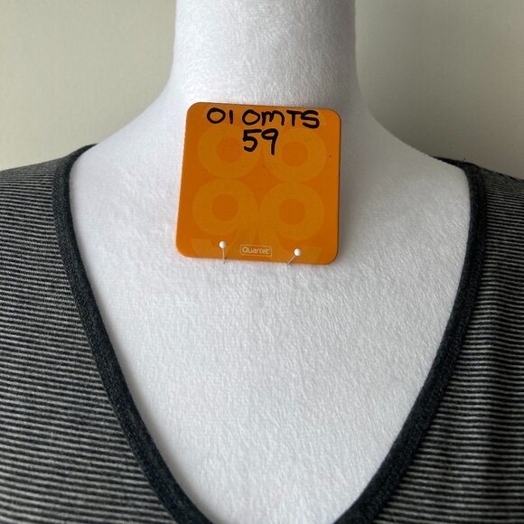 🪷Tahari V-Neck Batwing 3/4 Sleeve Tee - Size M black and cream🪷 - Picture 12 of 12